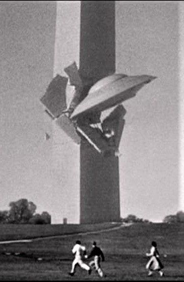 Saucer colliding with the Washington Monument in the film.